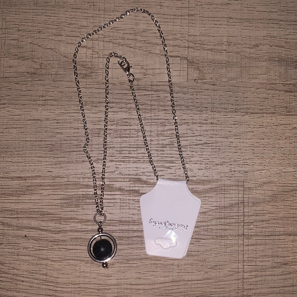 Jewelry - Black bead necklace